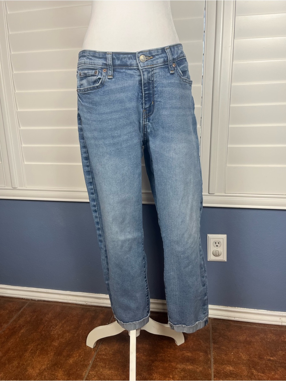 Levi’s Boyfriend Jeans Light Wash Cuffed Straight Leg Stretch size 12 W31